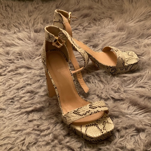 NASTY GAL - Bring ‘Em to Heel Platform Heels, Snakeskin, Size 9 US - Picture 4 of 5